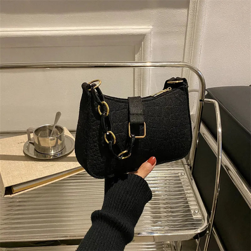 2023 Felt Shoulder Bags for Women Women's Subaxillary Bag Design Advanced Texture Armpit Handbags Purses Crescent Saddle Bag